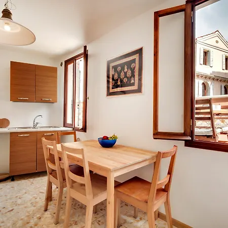 Apartment Santo Stefano Accademia