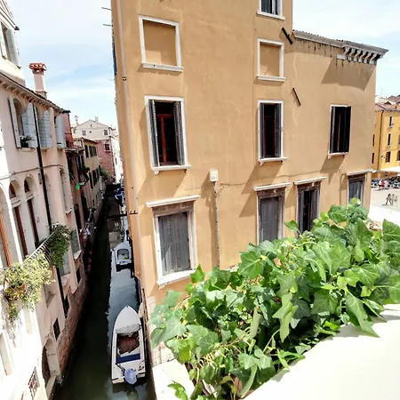 Santo Stefano Accademia Apartment Venice
